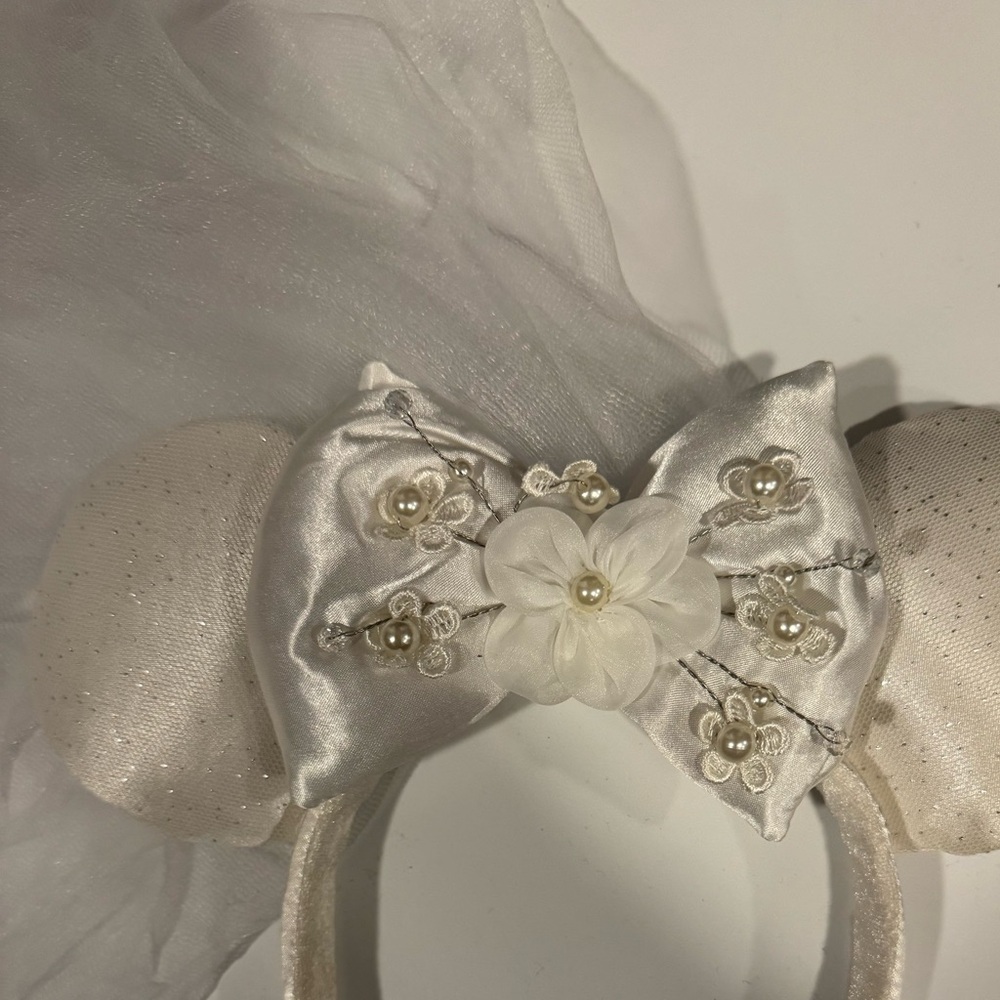 Disney Minnie Mouse Bride Ears - Picture 2 of 2